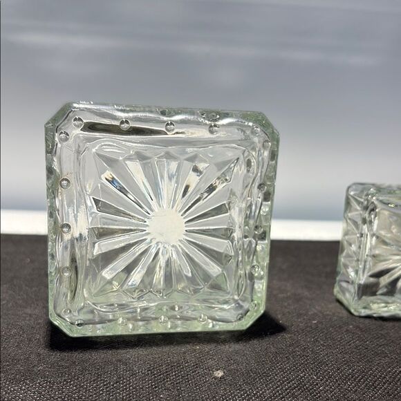 Elegant Clear Glass Decanter - Picture 9 of 10